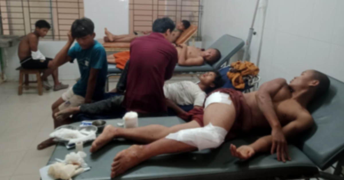 রাজস্থলীতে চাঁদের গাড়ি উল্টে ৬ শ্রমিক আহত, একজনের অবস্থা আশঙ্কাজনক