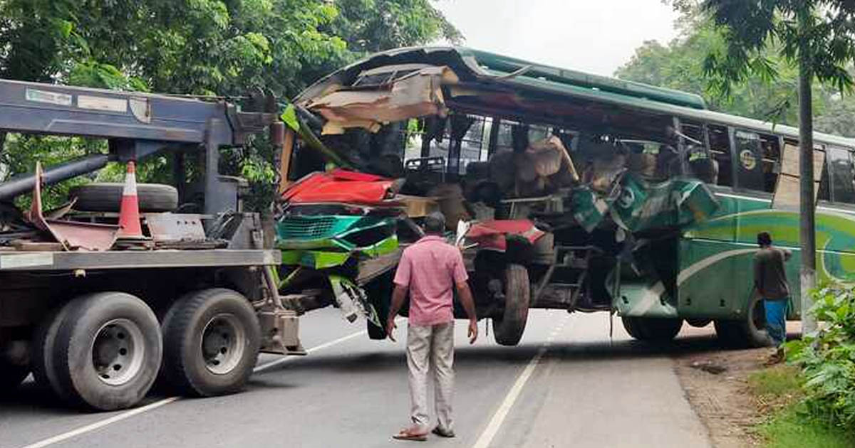নভেম্বরে সড়কে ঝরেছে ৪৮৩ প্রাণ