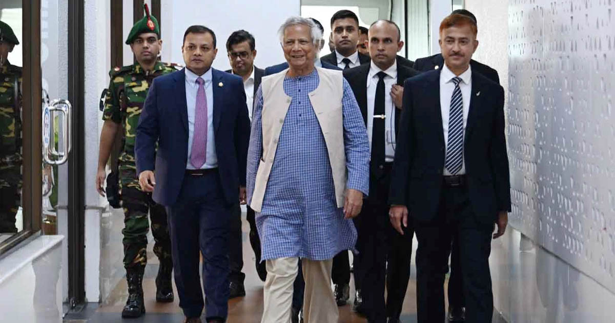 ইতালি সফর শেষে দেশে ফিরেছেন প্রধান উপদেষ্টা