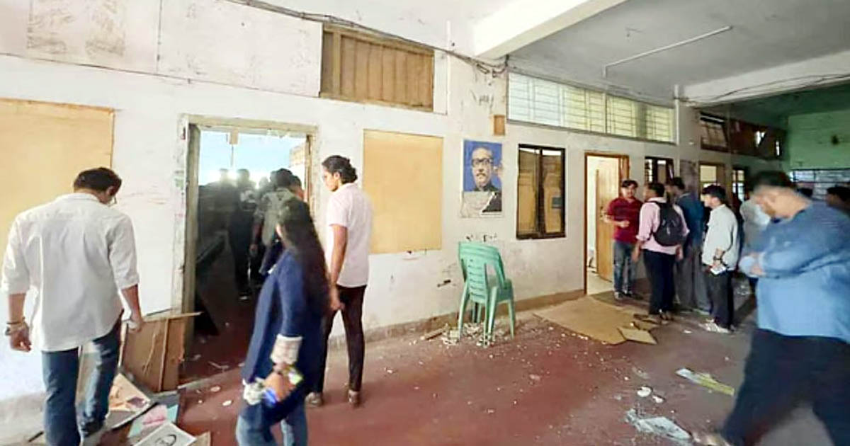 চট্টগ্রামে আওয়ামী লীগের কার্যালয় দখল করল এনসিপি