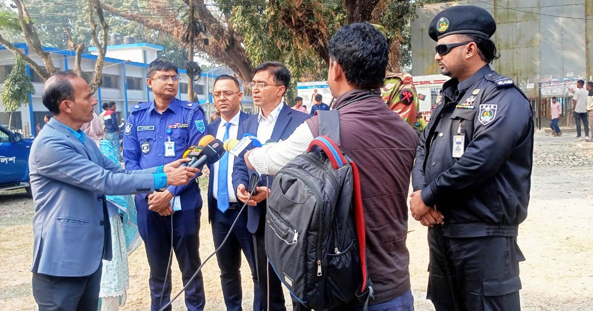 নীলফামারীতে নির্বাচন উপলক্ষে র‍্যাব-সেনাবাহিনীর যৌথ মহড়া