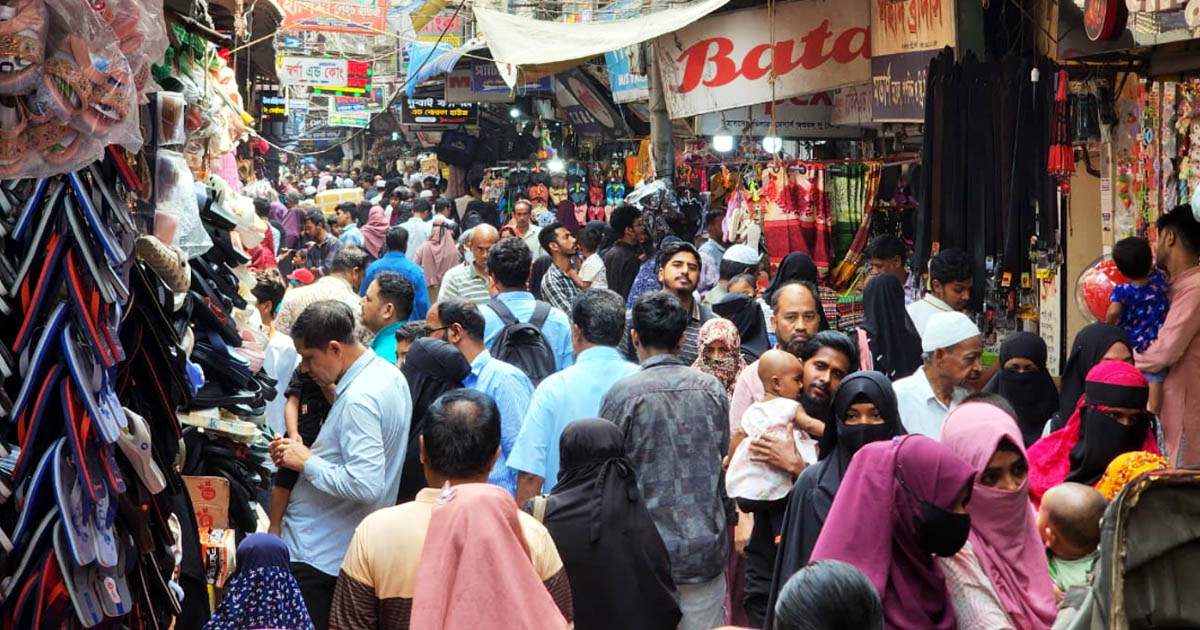 ফেনীতে হাজার কোটি টাকার ঈদ বাজার, কেনাকাটায় ধুম