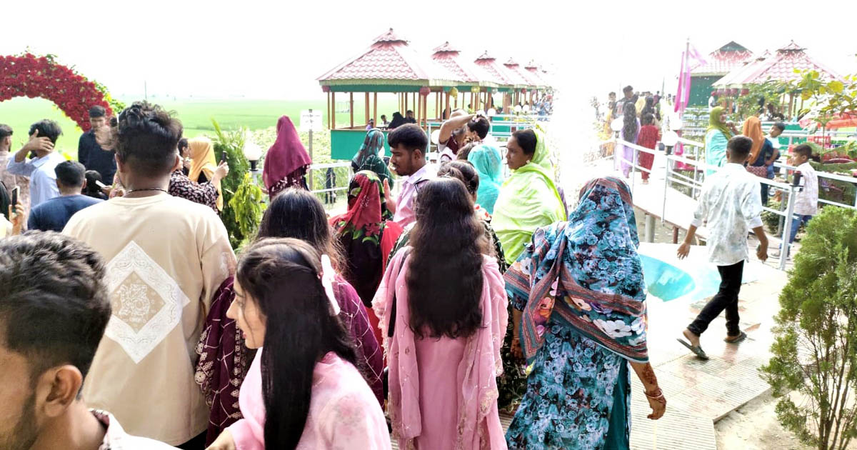 ঈদে টাঙ্গাইলের বিনোদন কেন্দ্রগুলোতে উপচেপড়া ভিড়