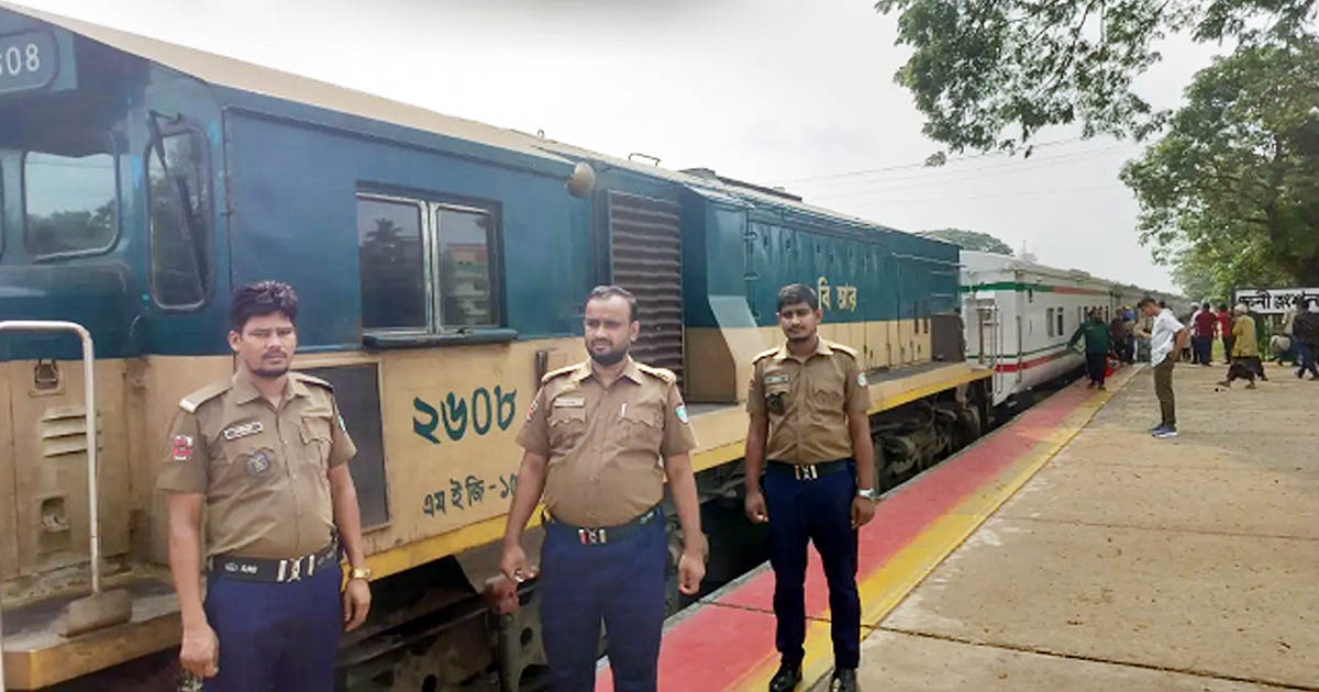 ৫ ঘণ্টা পর ফেনী ছাড়লো চট্টলা এক্সপ্রেস