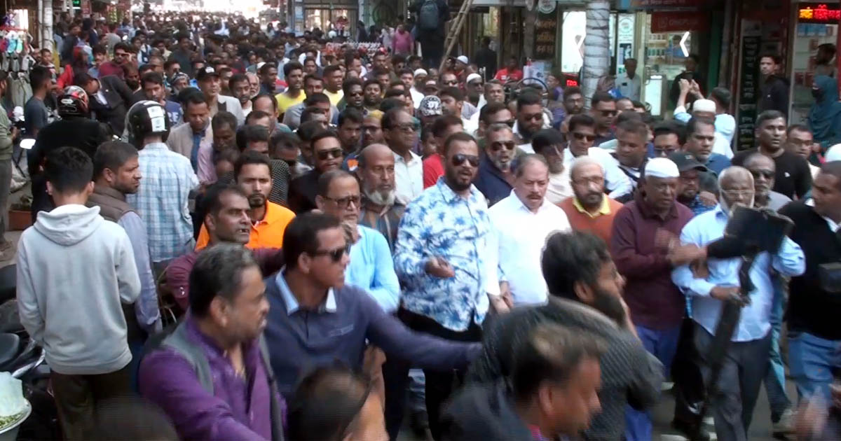 ওসমান হাদির ওপর হামলার প্রতিবাদে বরিশালে বিক্ষোভ মিছিল