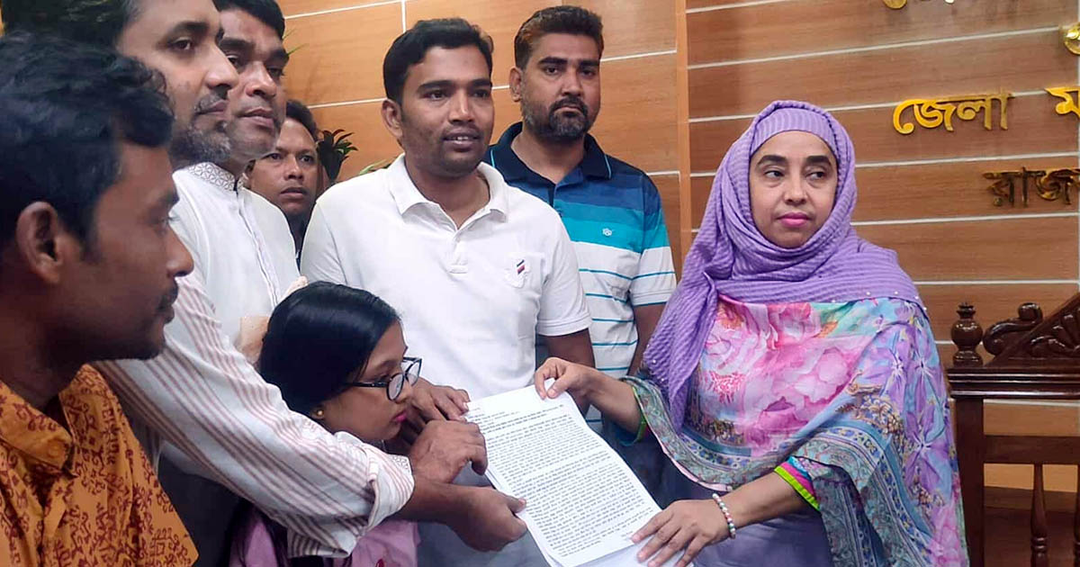 বালিয়াকান্দিতে সাবেক ওসির পদোন্নতি বাতিল ও গ্রেপ্তার দাবিতে স্মারকলিপি
