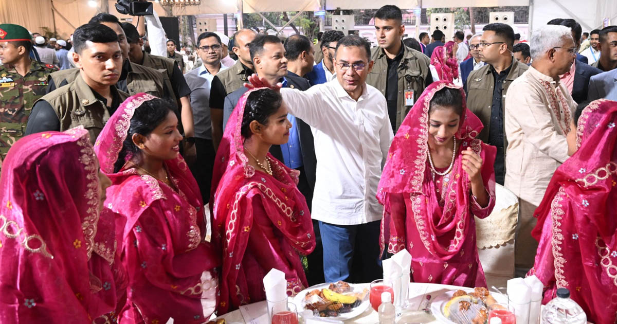 যাকে পঙ্গু করার চেষ্টা, সেই তারেক রহমানের কাঁধেই বাংলাদেশ