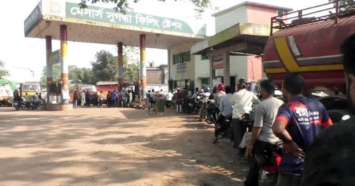 চুয়াডাঙ্গায় ‘নো কার্ড, নো ফুয়েল’ কার্যক্রমে অব্যবস্থাপনা, নিয়ম ছাড়াই মিলছে তেল
