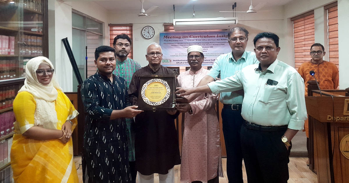 ডিআইইউ’র বর্ষসেরা শিক্ষক নির্বাচিত হলেন আমির হোসেন