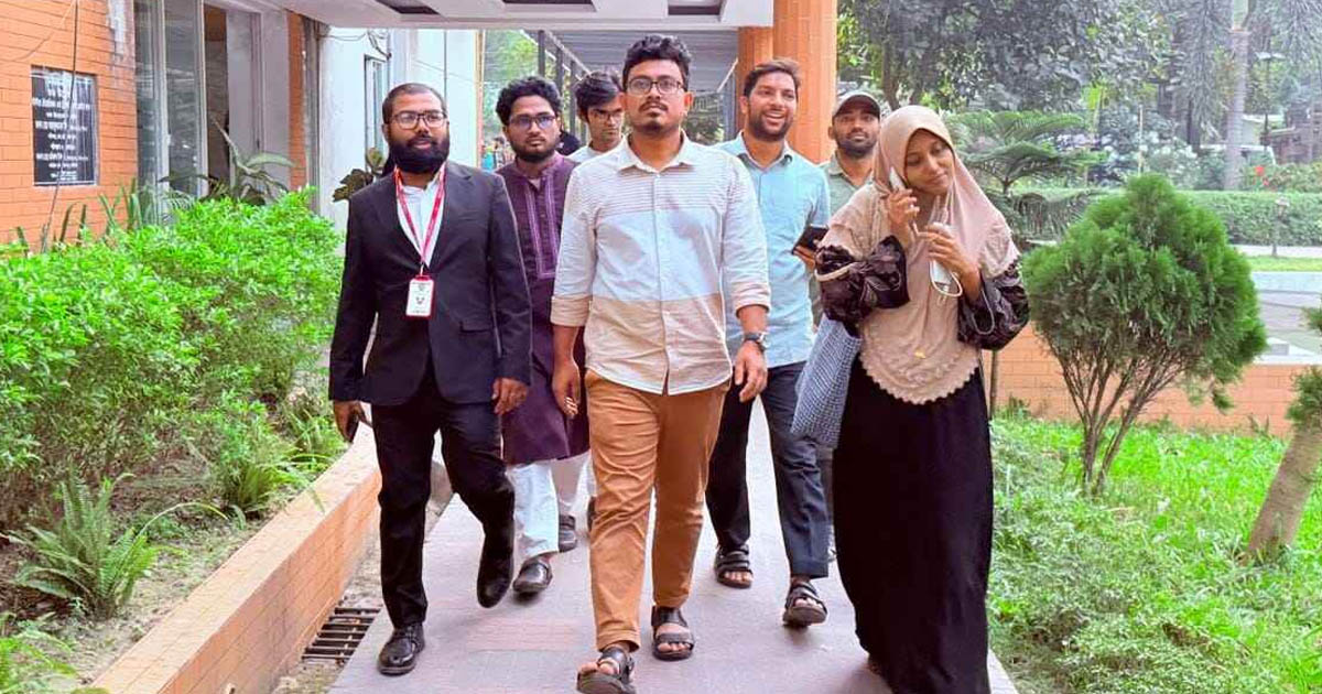 ডিবি কার্যালয়ে সাদিক কায়েম