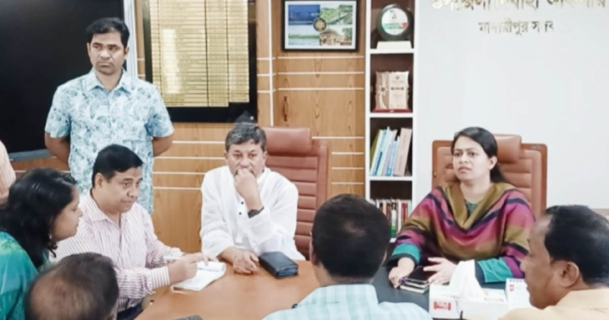 মাদারীপুর ও রাজৈর উপজেলা পরিষদের বিভিন্ন দপ্তর পরিদর্শন করলেন এমপি জাহান্দার আলী