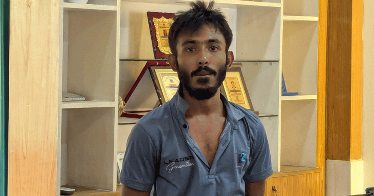 বাকৃবিতে নারী শিক্ষার্থীর গোপনে ছবি তোলার অভিযোগ, মাদকসহ যুবক আটক