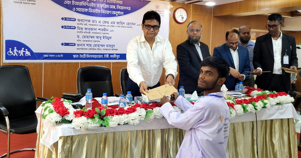 আপনারা একা নন, সরকার আপনাদের পাশে আছে