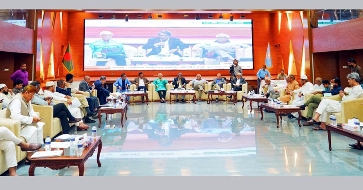 জুলাই সনদ নিয়ে রাজনৈতিক দলগুলোর সঙ্গে সন্ধ্যায় ‘জরুরি বৈঠক’