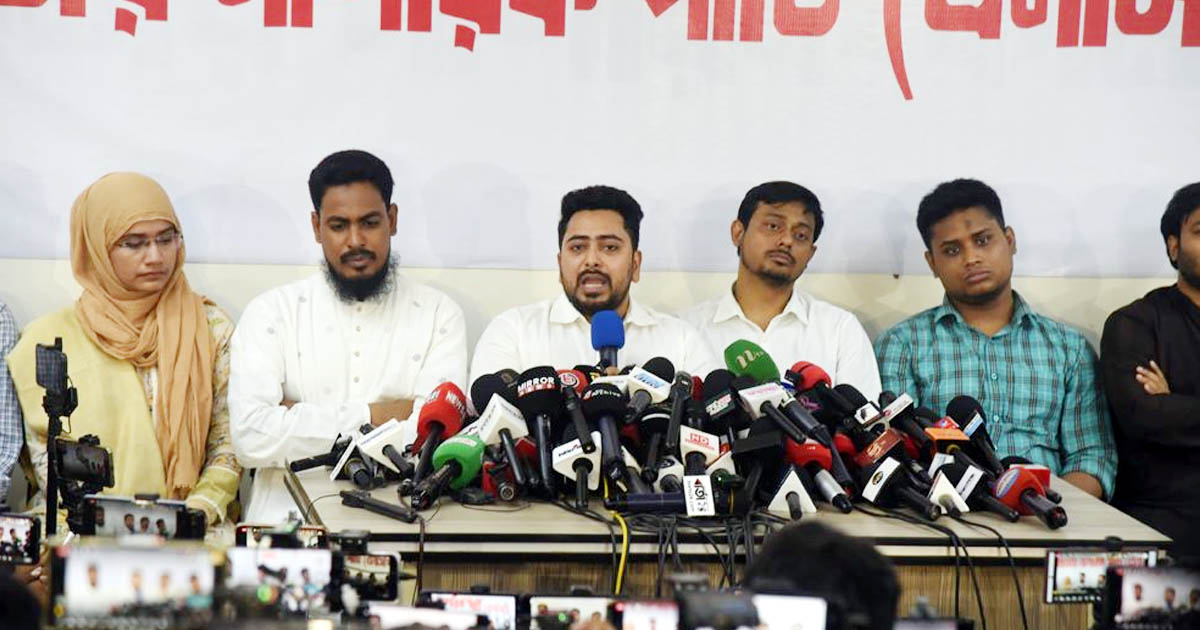 সব দোষ কি এনসিপির, নাকি এই প্রজন্মের রাজনীতিকেই আমরা বুঝিনি?