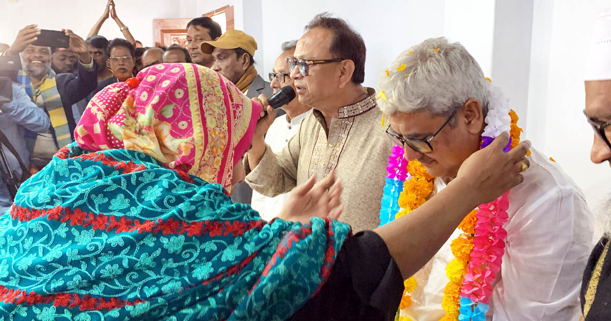 পবা-মোহনপুরের মানুষের ভালোবাসায় সিক্ত শফিকুল হক মিলন