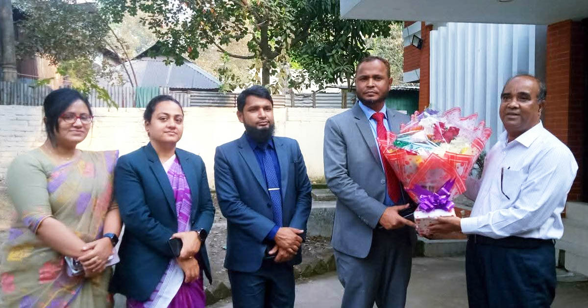 ভূমি সেবার মানোন্নয়নে দিকনির্দেশনা দিলেন ময়মনসিংহের জেলা প্রশাসক
