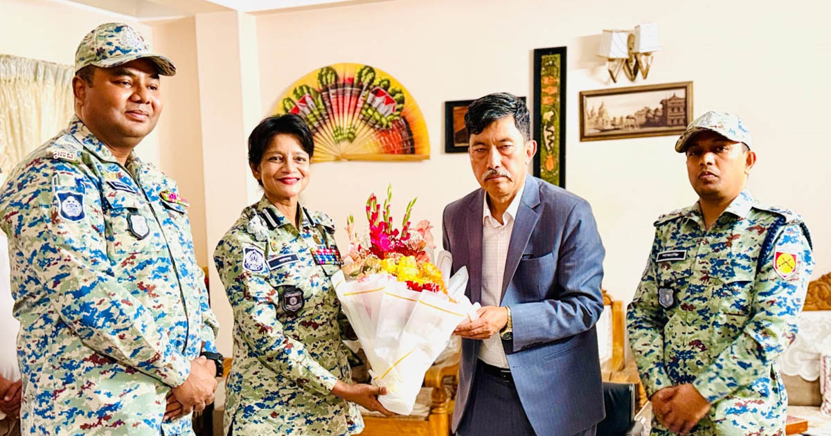 পার্বত্য চট্টগ্রাম বিষয়ক মন্ত্রীর সাথে ডিআইজি সালমা বেগমের সৌজন্য সাক্ষাৎ