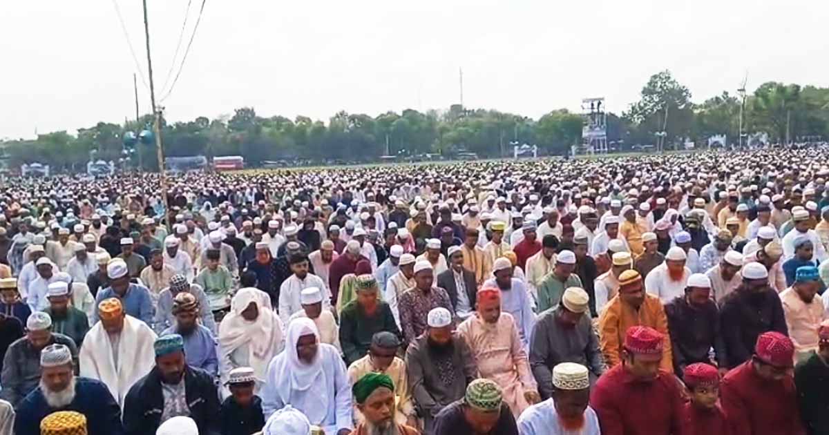 দিনাজপুর গোর-এ-শহীদ ময়দানে লাখো মুসল্লির ঈদ জামাত