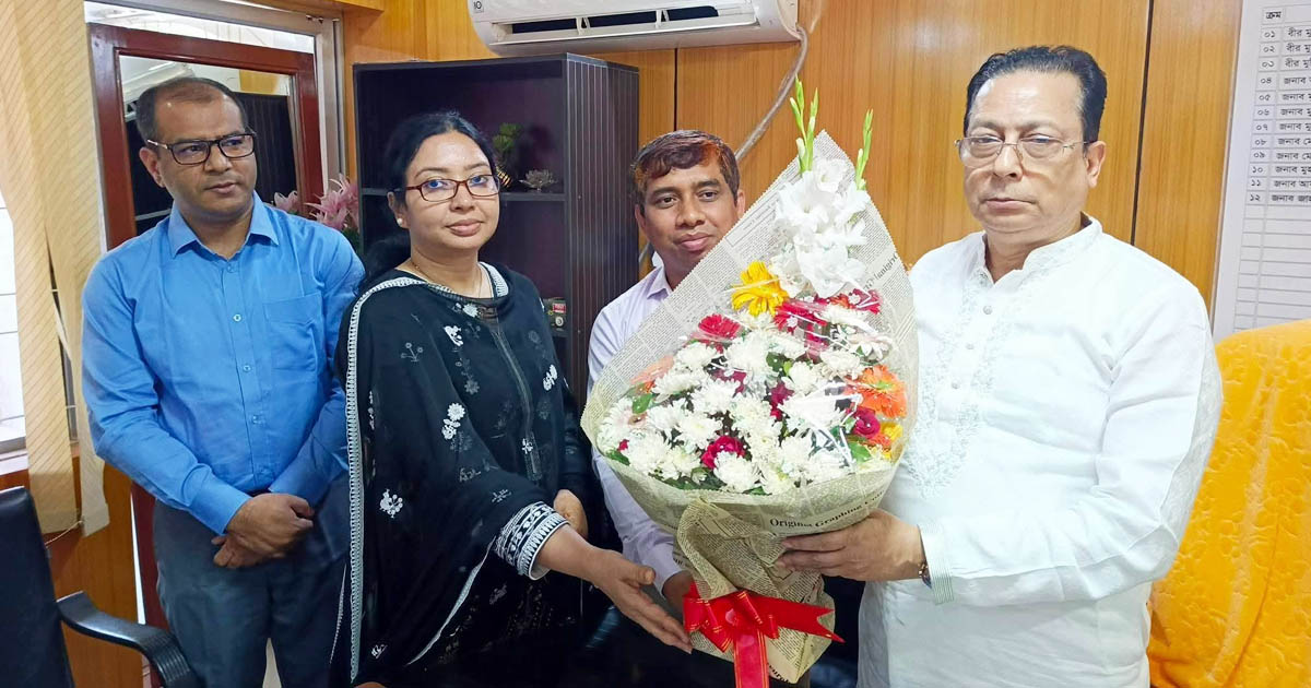 মাদারীপুর জেলা পরিষদের প্রশাসকের দায়িত্ব গ্রহণ