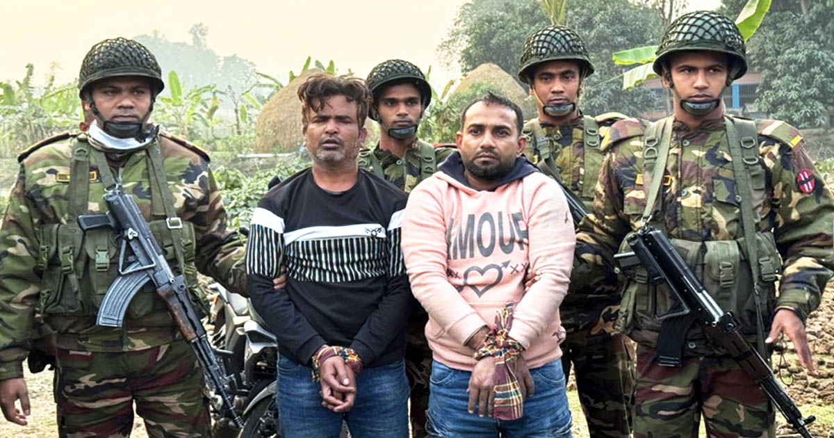 বগুড়ায় সেনাবাহিনীর অভিযানে পিস্তল ও দেশীয় অস্ত্রসহ গ্রেপ্তার ২