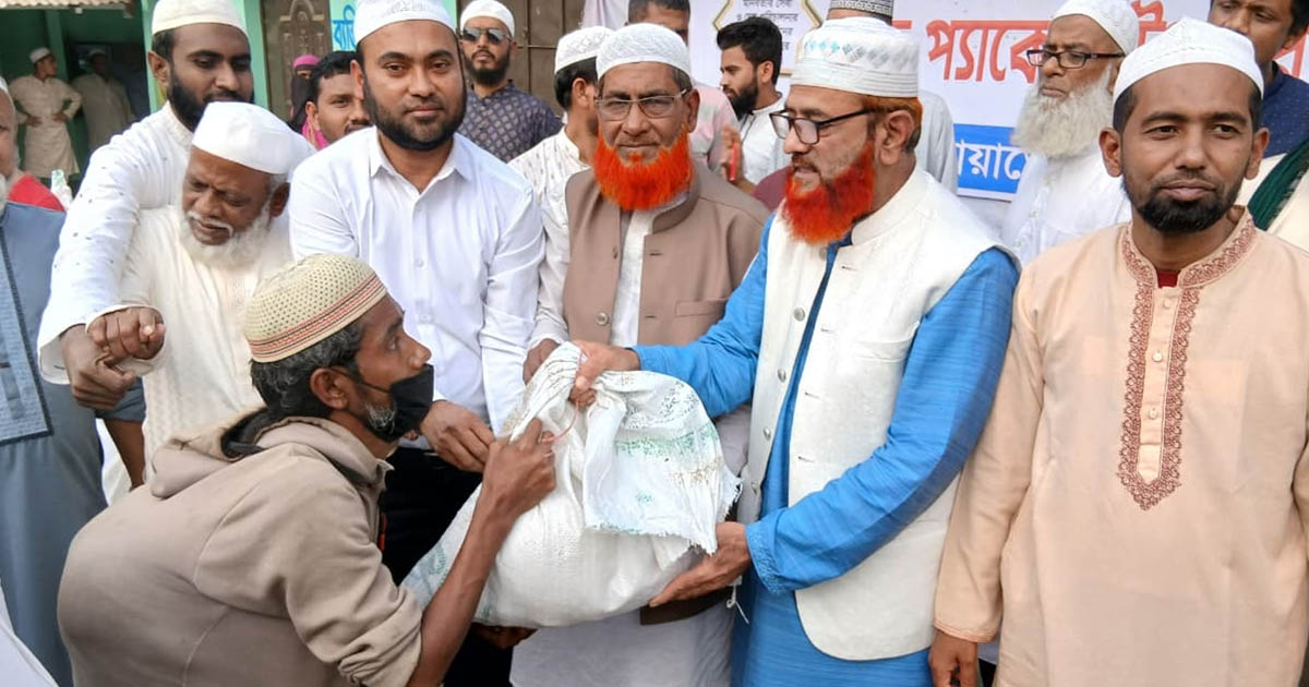 চাঁদপুর ইফতার সামগ্রী উপহার পেয়েছে দুই হাজার পরিবার