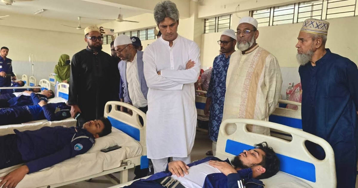 ব্রাহ্মণবাড়িয়ায় প্রতিমন্ত্রীর প্রটোকল দিতে যাওয়ার পথে পুলিশের গাড়ি খাদে, আহত ৮