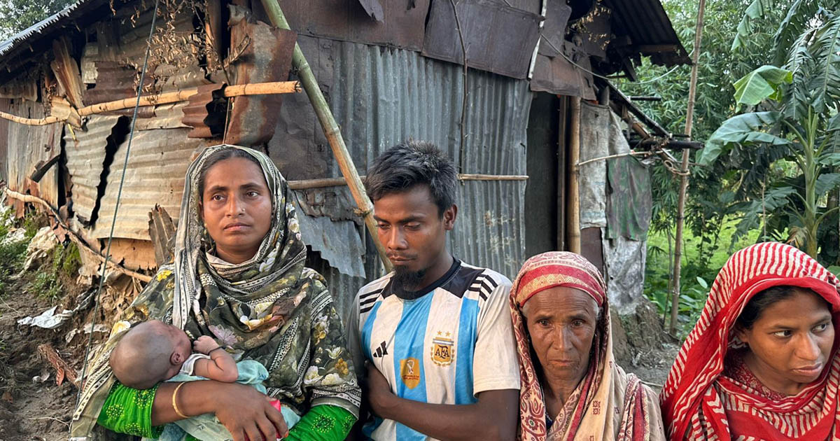 কালবৈশাখী ঝড়ে লন্ডভন্ড দিনমজুরের বসতঘর, ১৫ দিনের শিশুকে নিয়ে মানবেতর জীবনযাপন