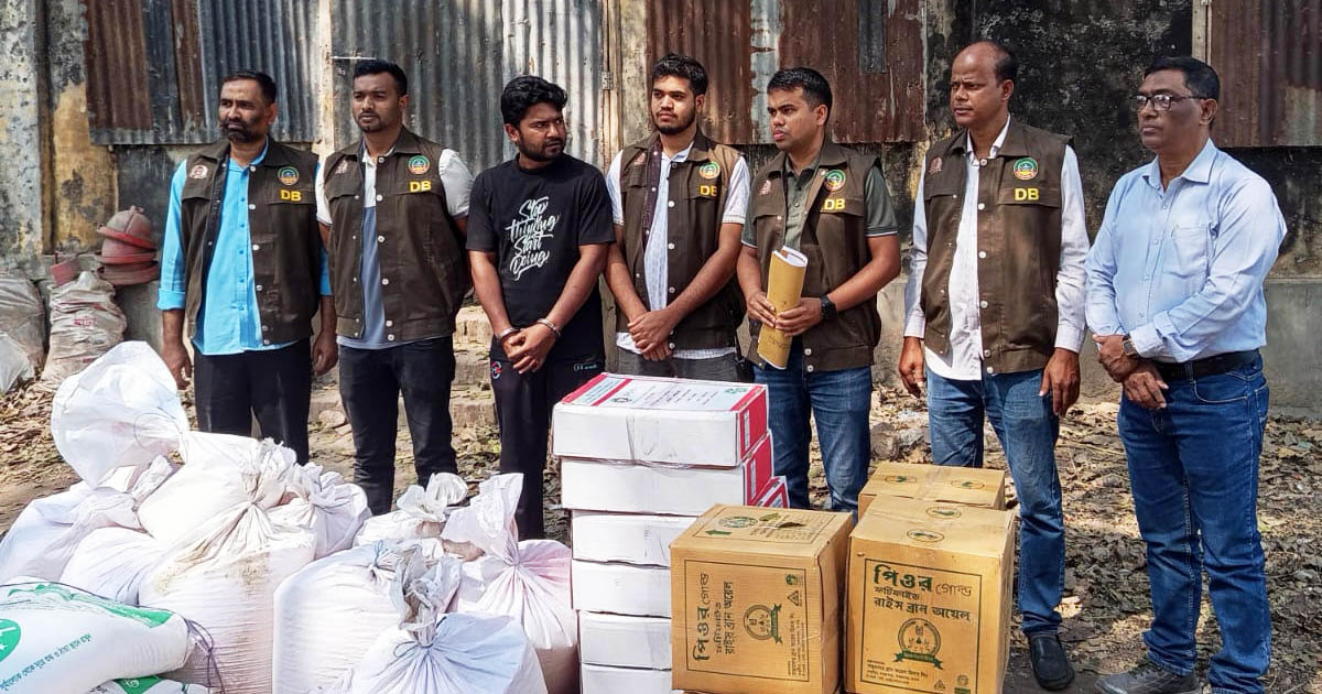 রংপুরে টিসিবি পণ্য মজুদের দায়ে ডিলার গ্রেপ্তার, বিপুল মালামাল উদ্ধার
