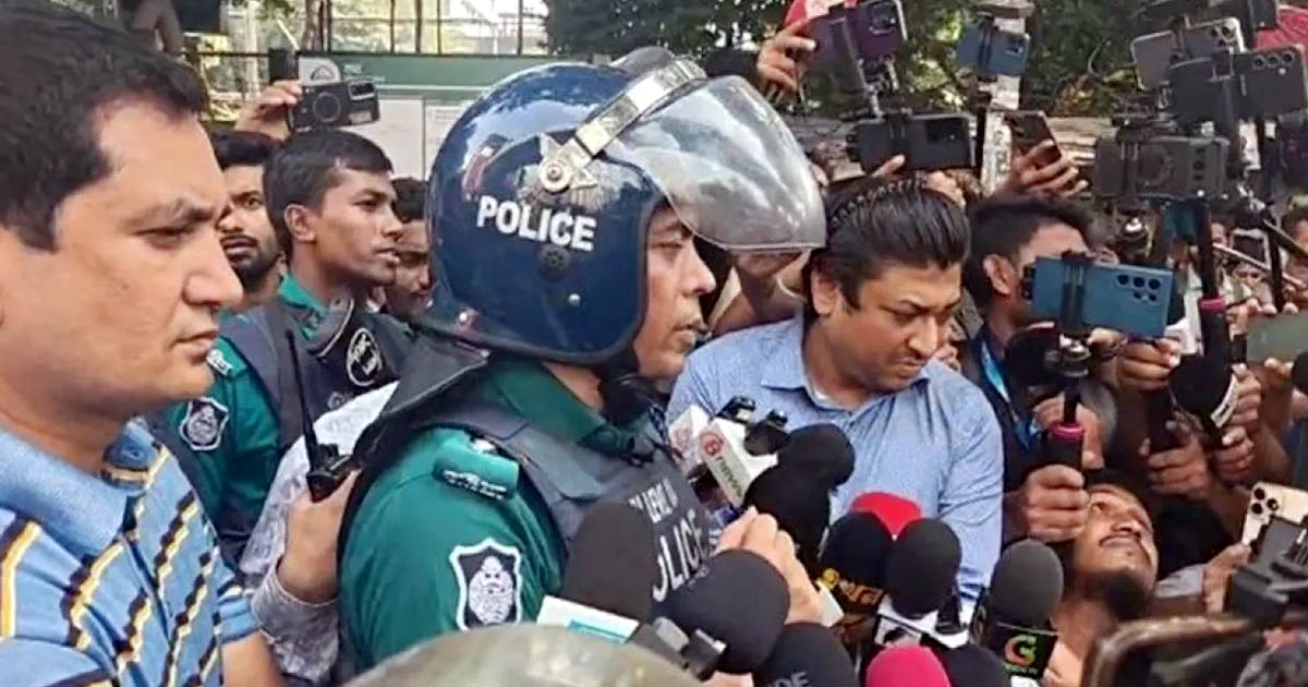 ভয় দেখিয়ে ও বুঝিয়ে সরিয়ে দেওয়া হয়েছে শিক্ষকদের