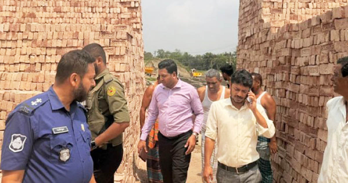 ফেনীতে দুই ইটভাটাকে ২ লাখ টাকা জরিমানা