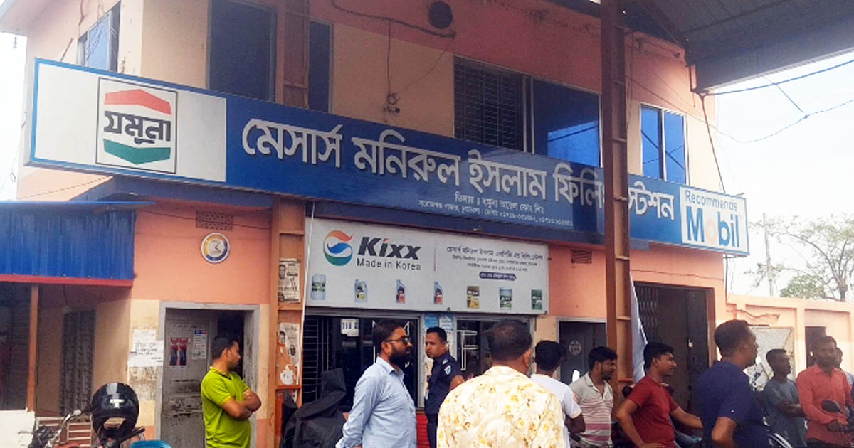 চুয়াডাঙ্গায় ভোক্তা অধিকারের অভিযান, ফিলিং স্টেশনসহ ৩ প্রতিষ্ঠানকে জরিমানা