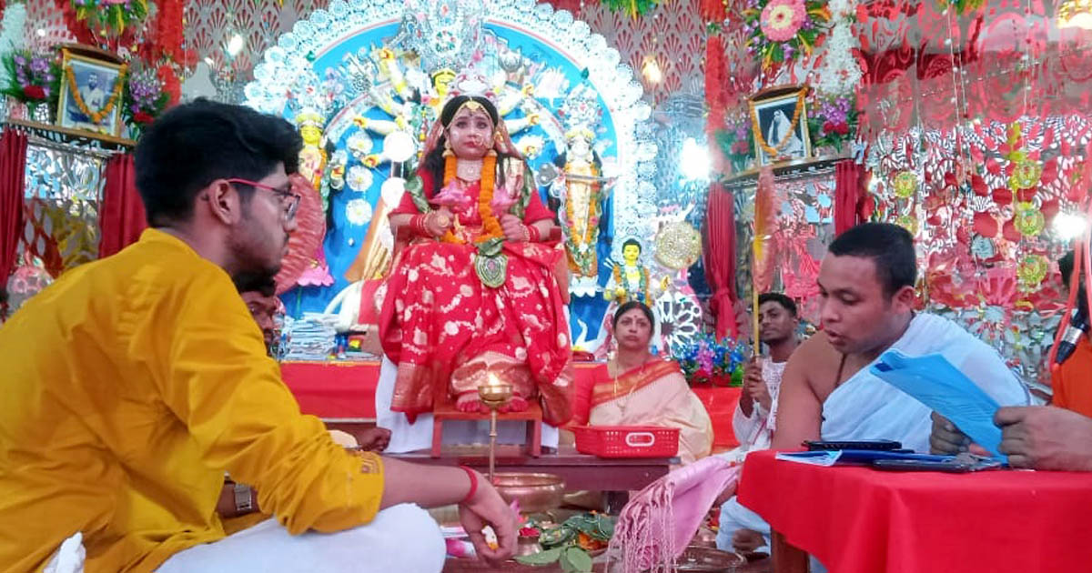 ফরিদপুরে কুমারী পূজায় ভক্তদের ঢল