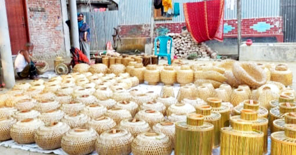 পরিবেশবান্ধব ও নান্দনিক, টাঙ্গাইলে বাড়ছে বাঁশের হস্তশিল্পের চাহিদা
