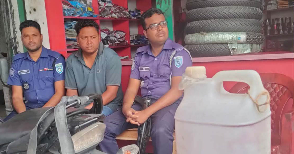 খোলা বাজারে পেট্রোল বিক্রি, ব্যবসায়ীকে ৭ দিনের কারাদণ্ড