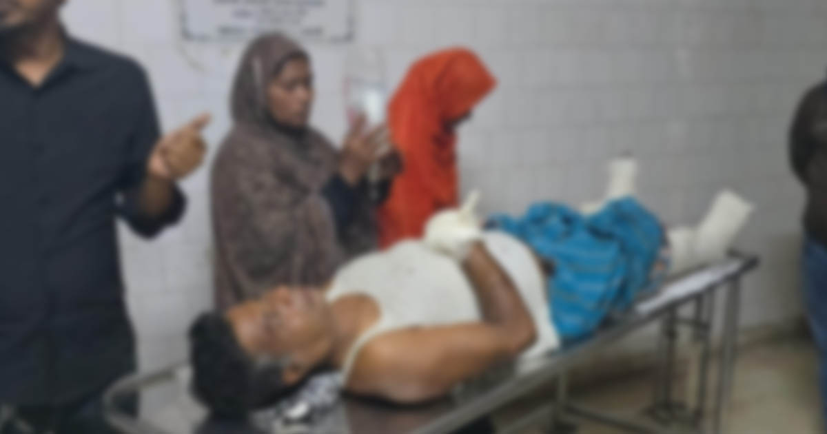 রাজশাহীর চারঘাটে চাপাতির কোপে কৃষকদল নেতা রক্তাক্ত