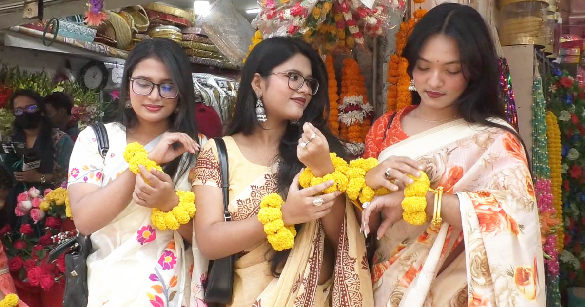 ভালোবাসা দিবসে বরিশালে ফুলের দোকানে বেড়েছে বিক্রি
