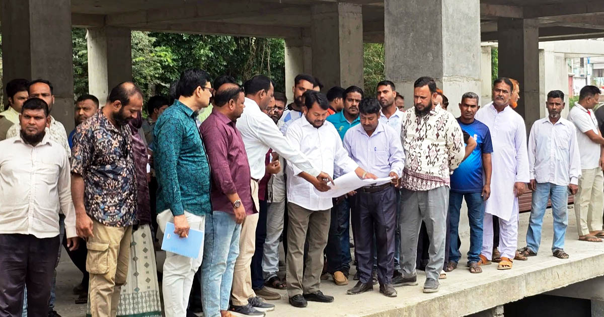 রাজশাহীতে উন্নয়ন কাজ পরিদর্শনে রাসিক প্রশাসক