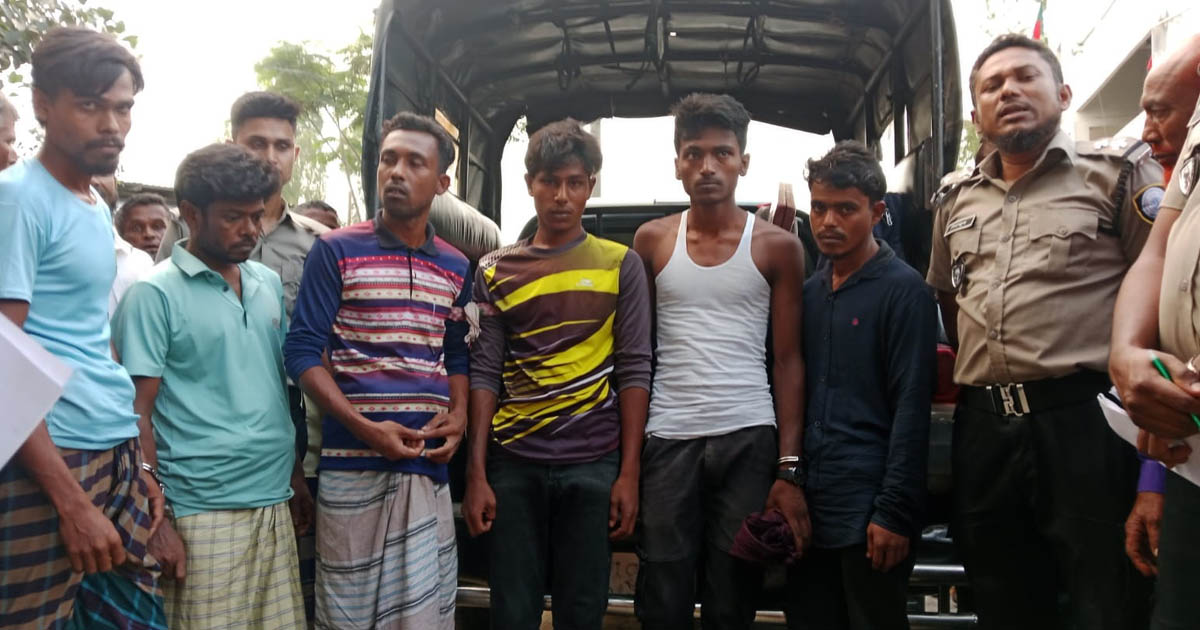 কালাইয়ে পরিত্যক্ত স্কুল কক্ষে মাদক সেবন, আটক ৬