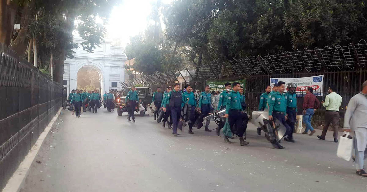 ট্রাইব্যুনাল এলাকায় কঠোর নিরাপত্তা