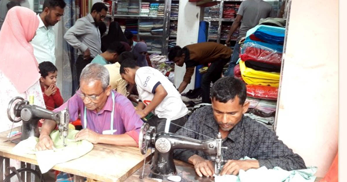 ঈদকে সামনে রেখে ব্যস্ততা বেড়েছে কেন্দুয়ার দর্জিদের