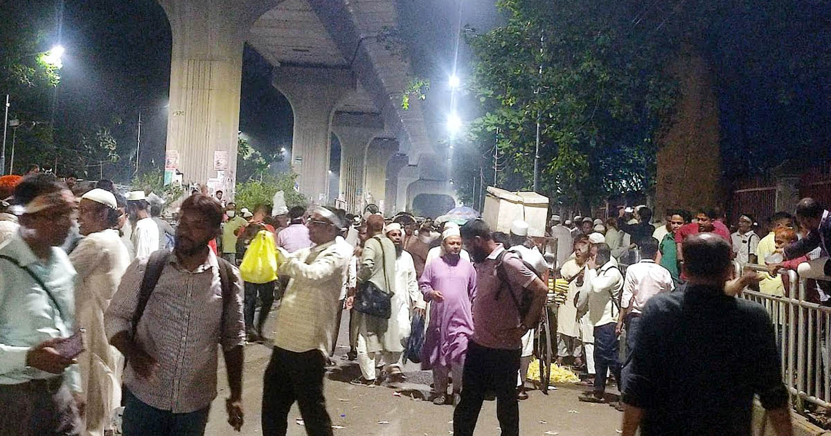 শিক্ষকরা মিছিল নিয়ে শহীদ মিনারে ফিরে গেলেন, রাতে সেখানেই অবস্থান