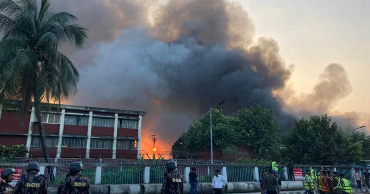 নিয়ন্ত্রণে আসেনি শাহজালালের কার্গো ভিলেজের আগুন