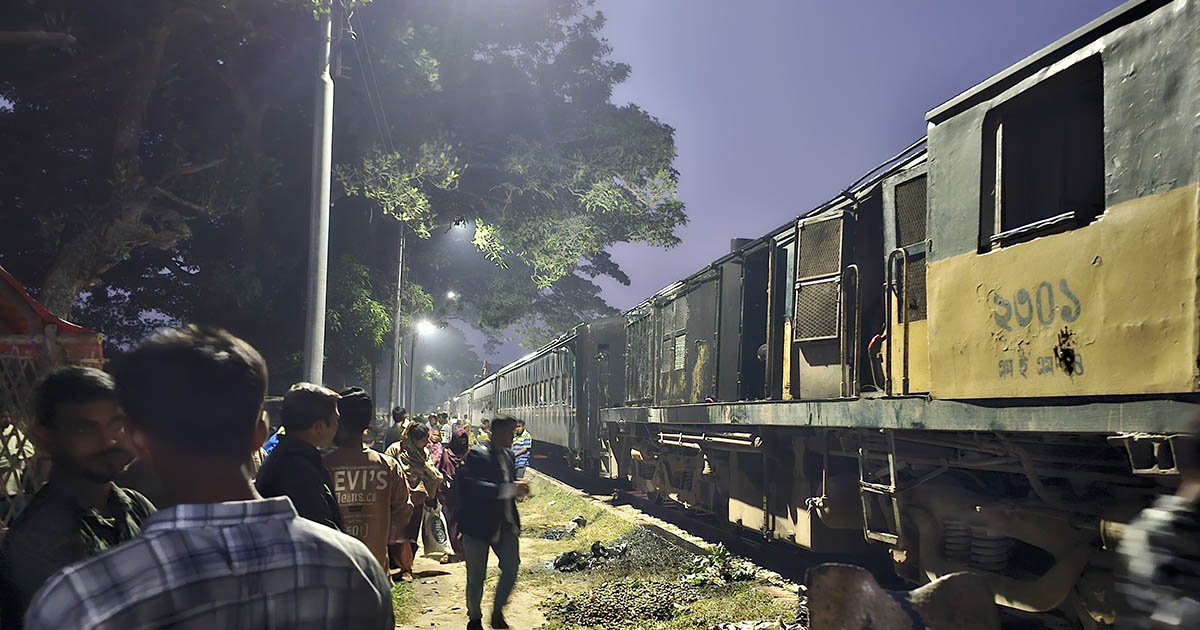 ঢাকা-ময়মনসিংহ রুটে দুই ঘণ্টা পর ট্রেন চলাচল স্বাভাবিক