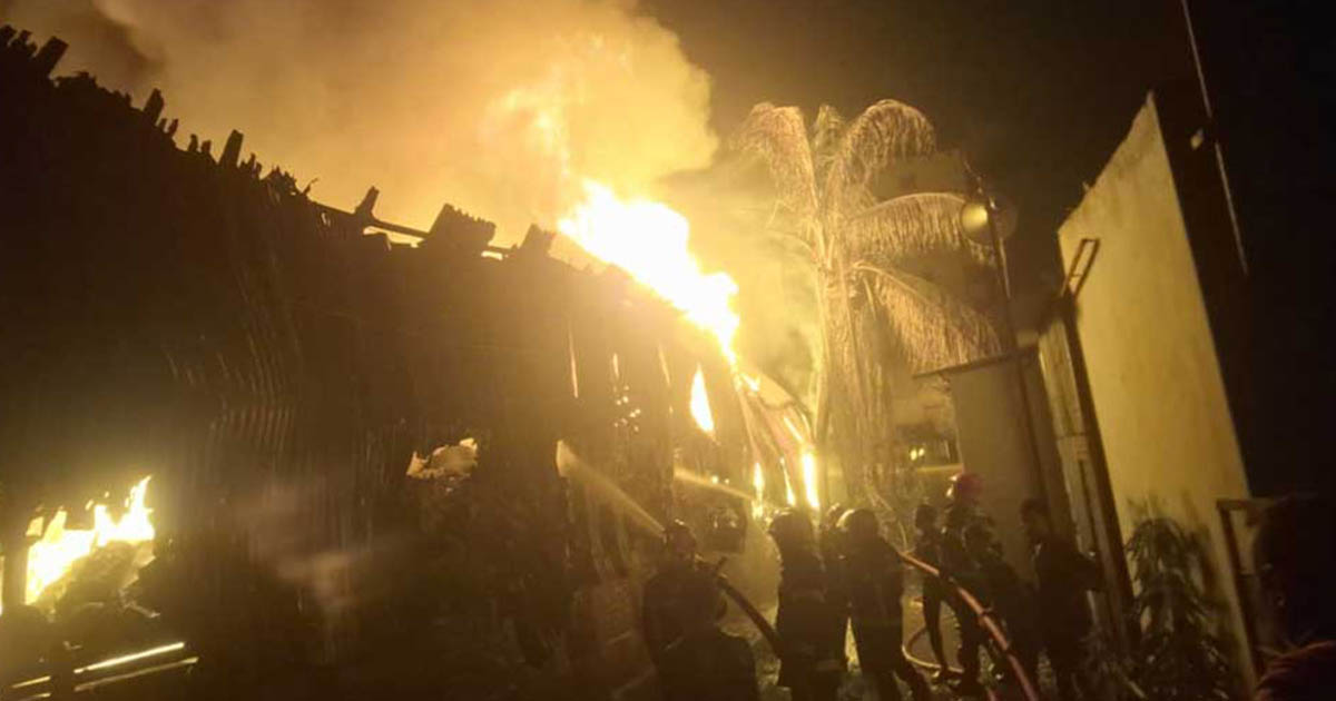 কদমতলীর ফোম কারখানার আগুন আড়াই ঘণ্টা পর নিয়ন্ত্রণে