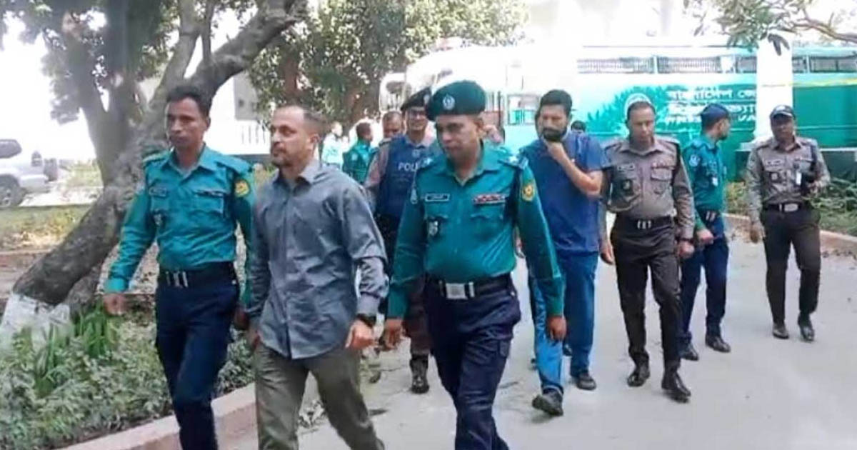 কড়া নিরাপত্তায় ট্রাইব্যুনালে হাজির দুই সেনা কর্মকর্তা
