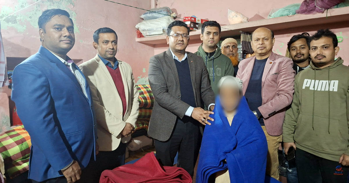 সোনারগাঁয়ে এতিম শিক্ষার্থীদের মাঝে কম্বল বিতরণ করলেন ইউএনও