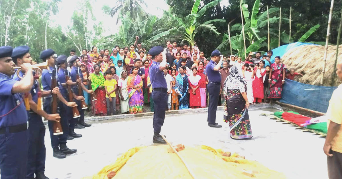 রাণীশংকৈলে বীরাঙ্গনা টেপরী রাণীকে রাষ্ট্রীয় মর্যাদায় শেষ বিদায়