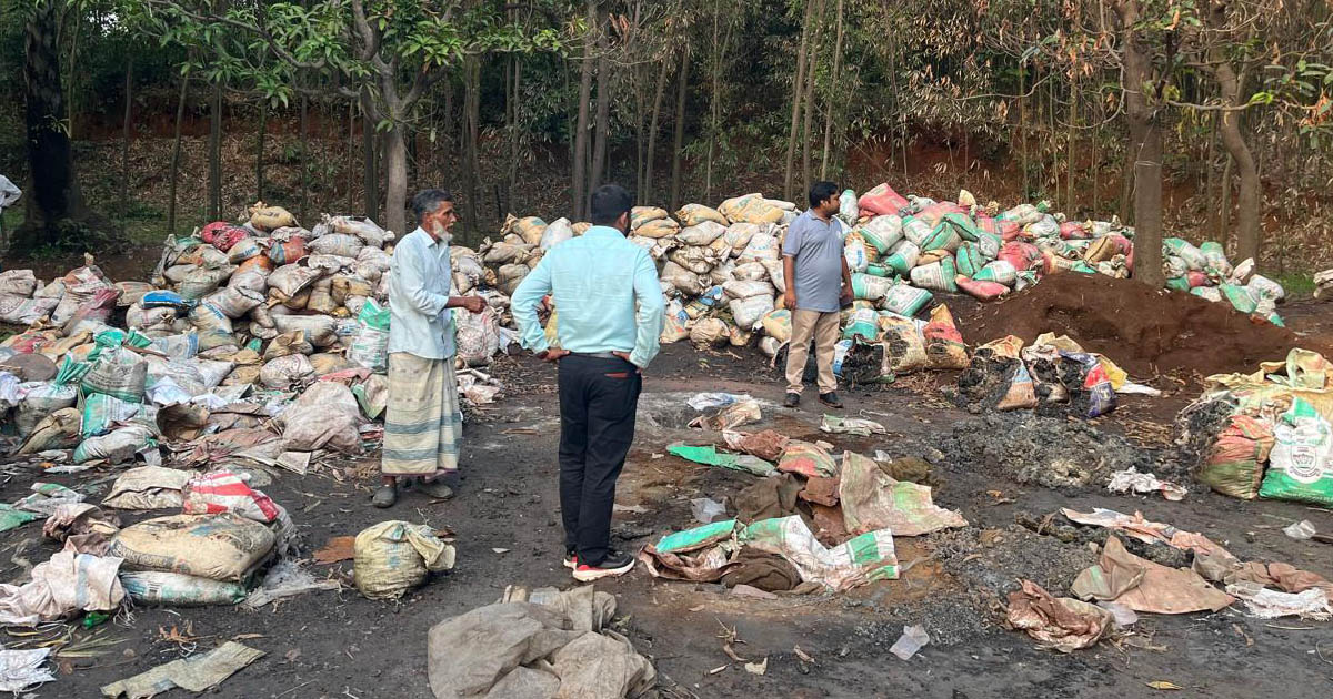 মির্জাপুরে সিসা কারখানা ও কয়লা তৈরির চুল্লি গুঁড়িয়ে দিল প্রশাসন