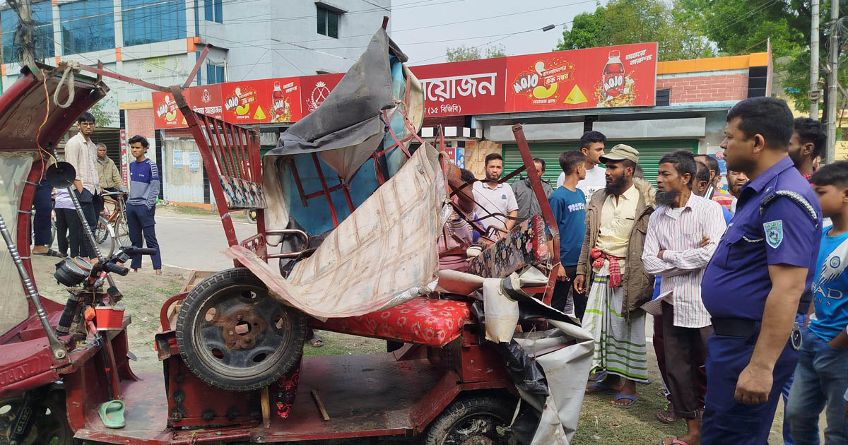 লালমনিরহাটে বাস-ইজিবাইক মুখোমুখি সংঘর্ষ, শিশুসহ আহত ৮